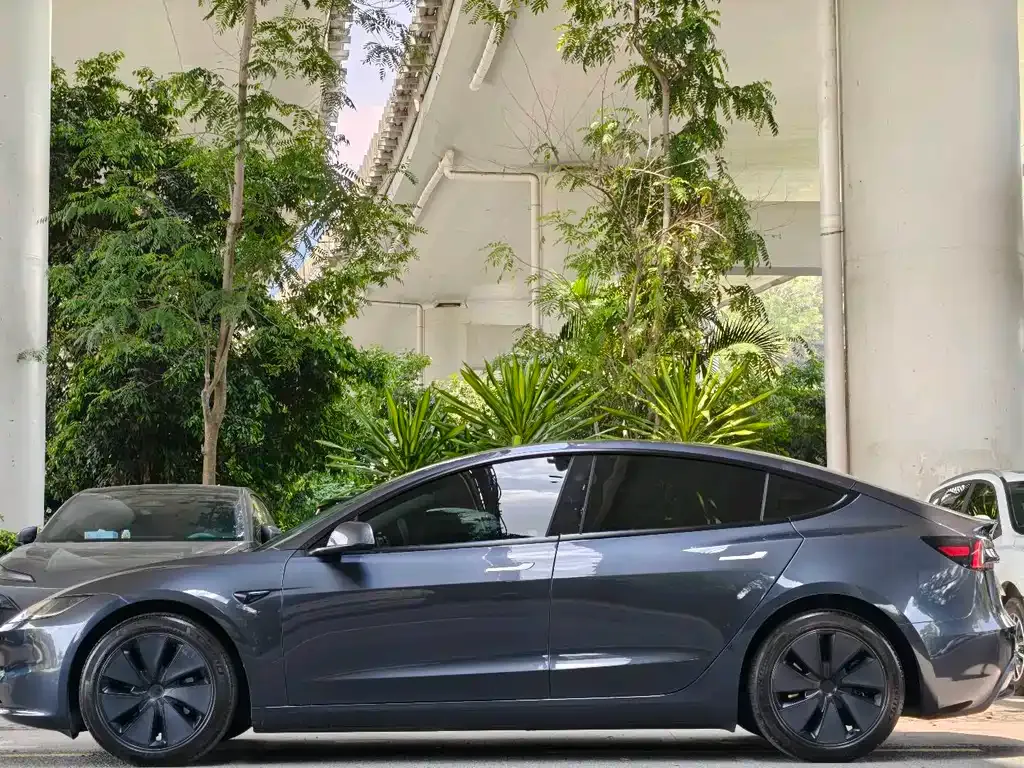 Tesla Model 3 — фото 7