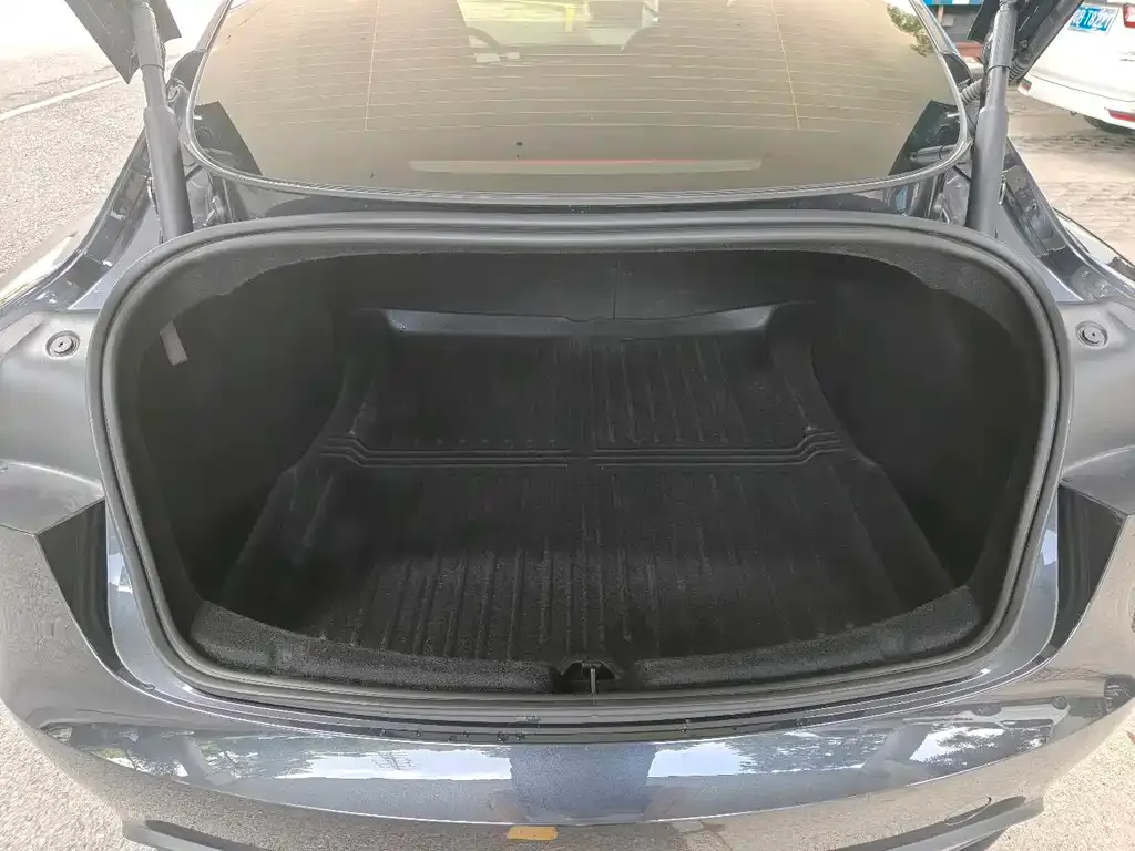 Tesla Model 3 — фото 4
