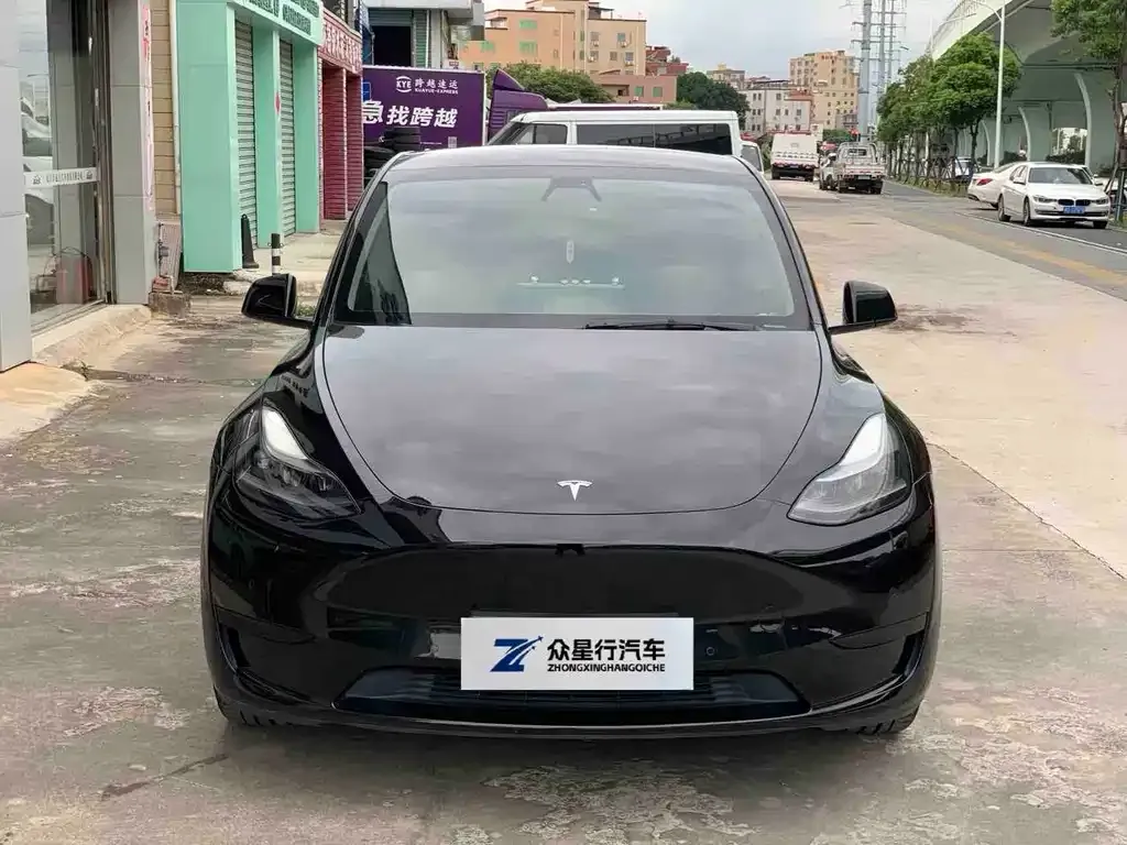 Tesla Model Y — фото 10