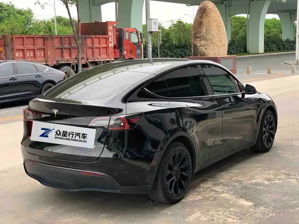 Tesla Model Y — фото 4