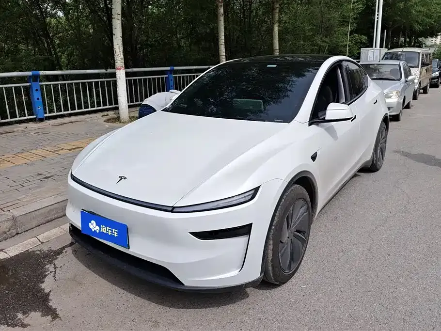 Tesla Model Y — фото 1