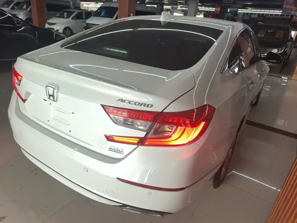Honda Accord — фото 10