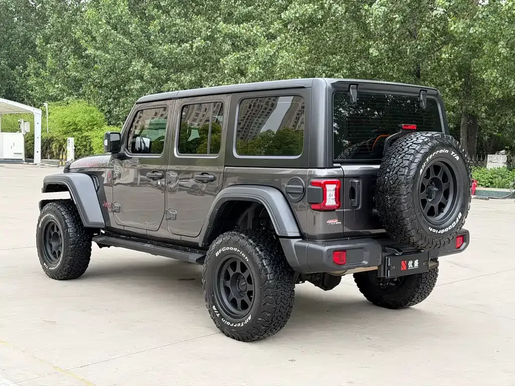 Jeep Wrangler — фото 10