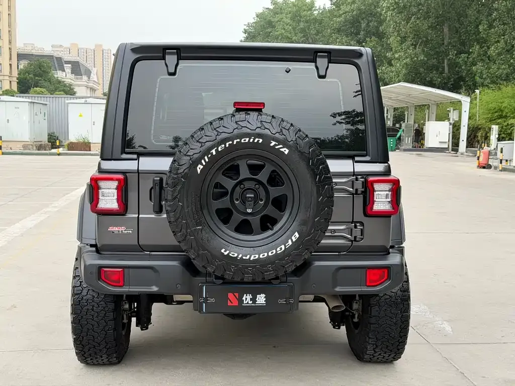 Jeep Wrangler — фото 7