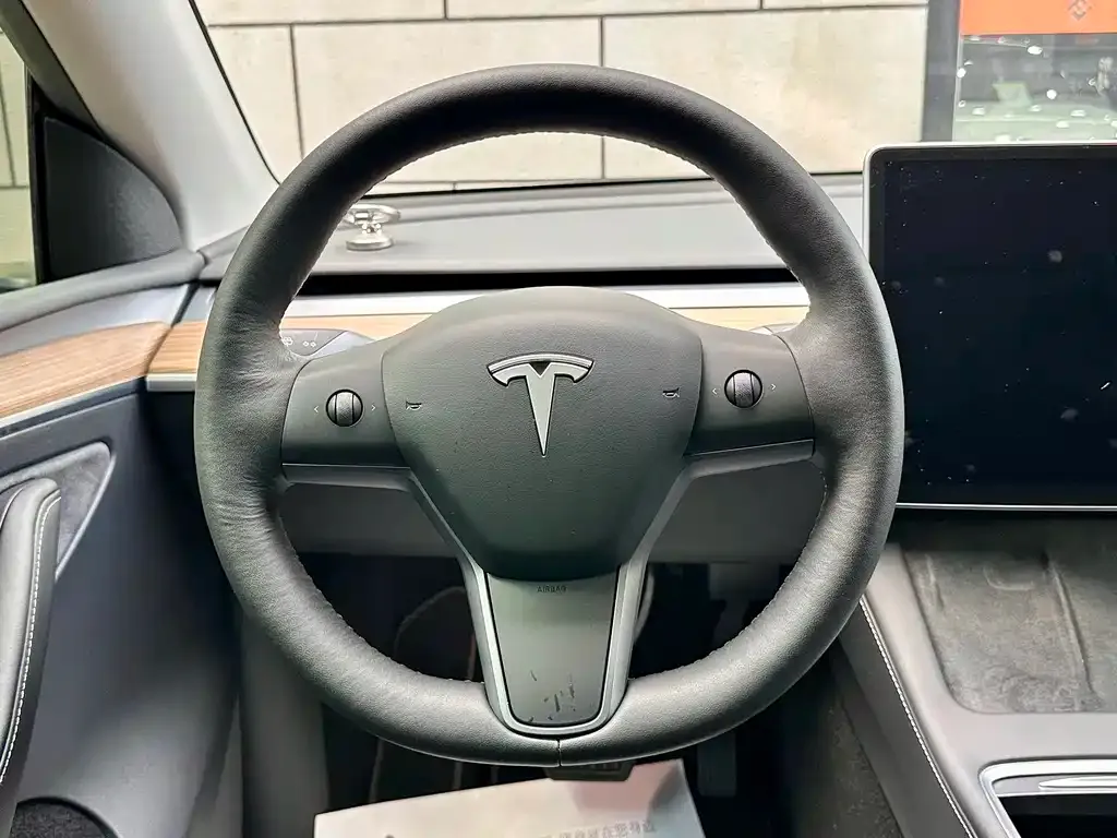 Tesla Model Y — фото 5