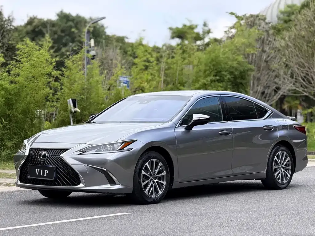 Lexus ES — фото 1
