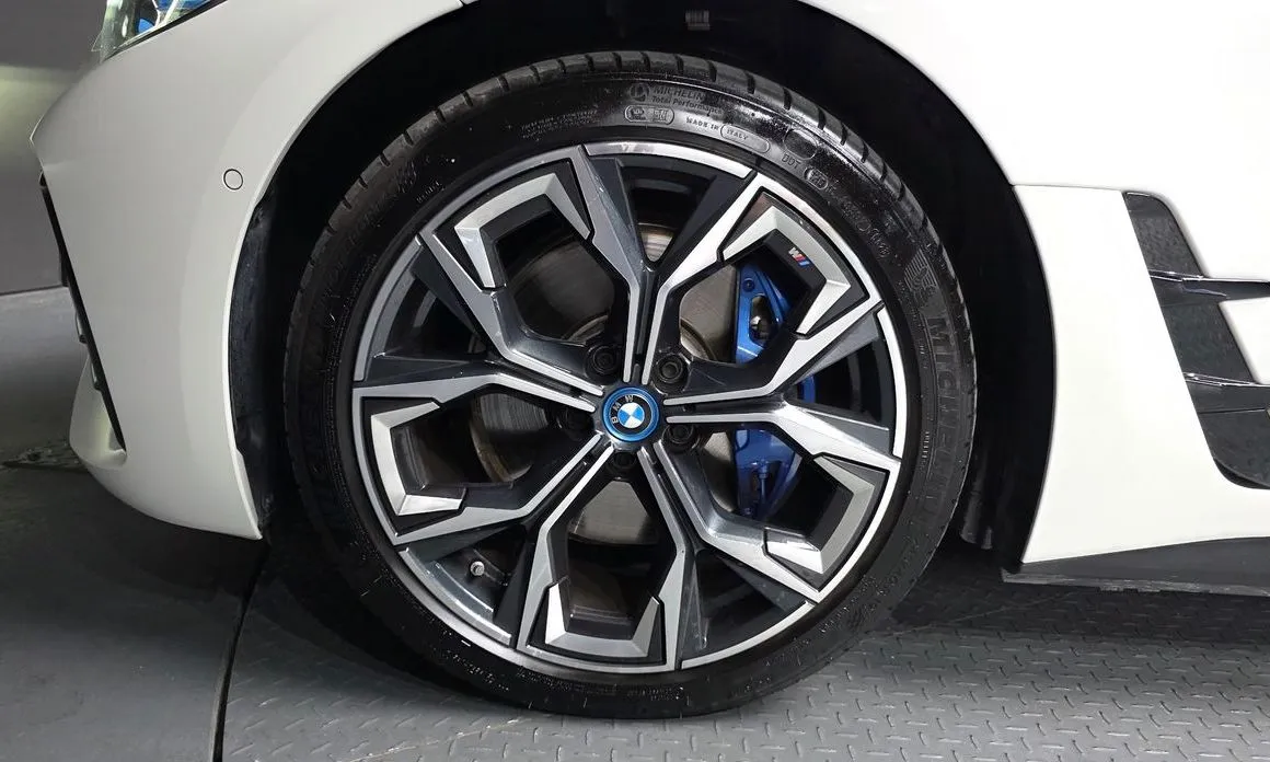 BMW i4 2024 из KR, фото 8