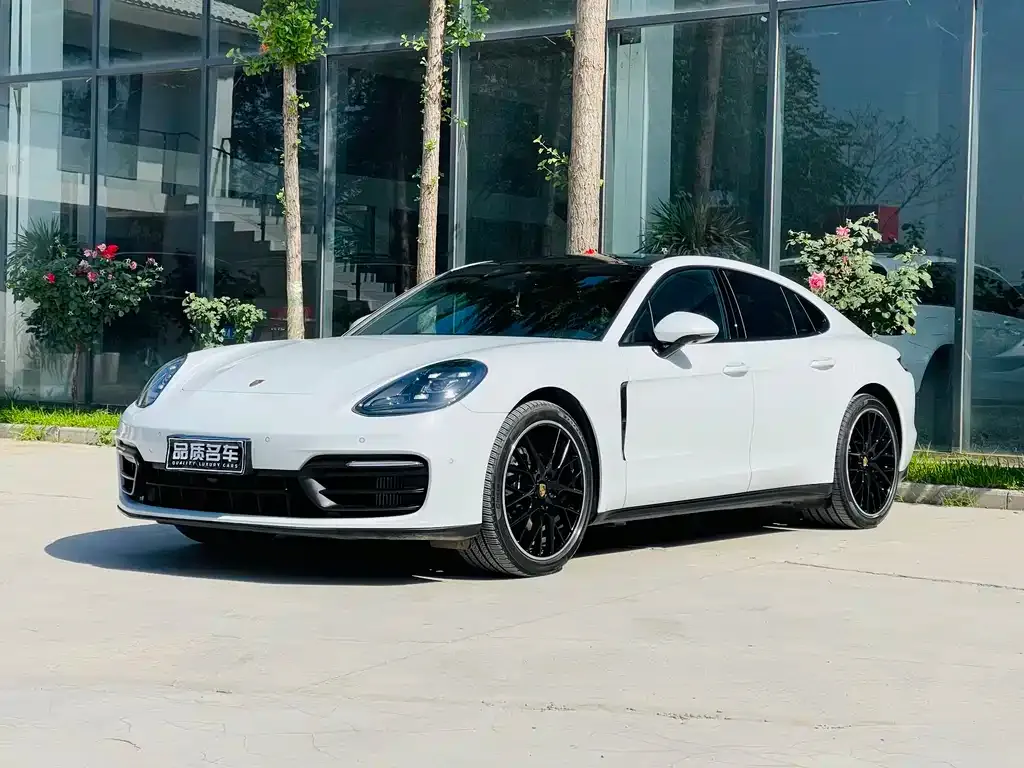 Porsche Panamera — фото 1