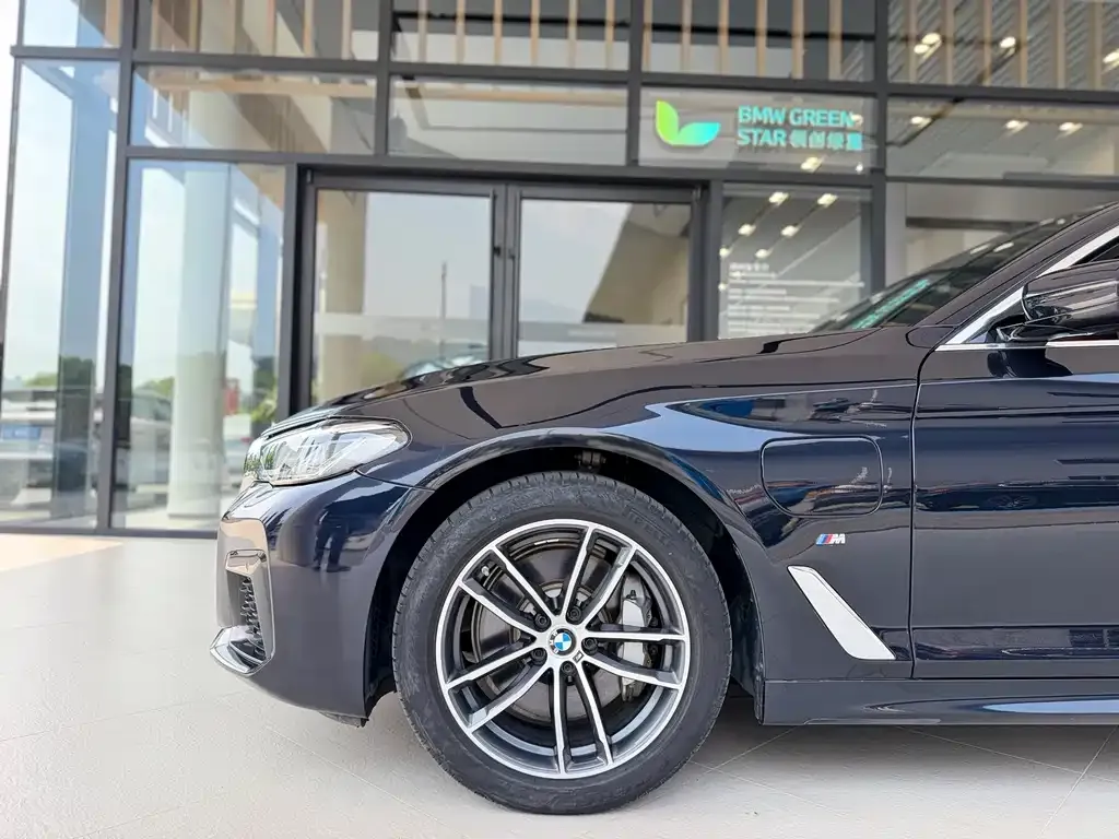 BMW 5 Series New Energy — фото 4