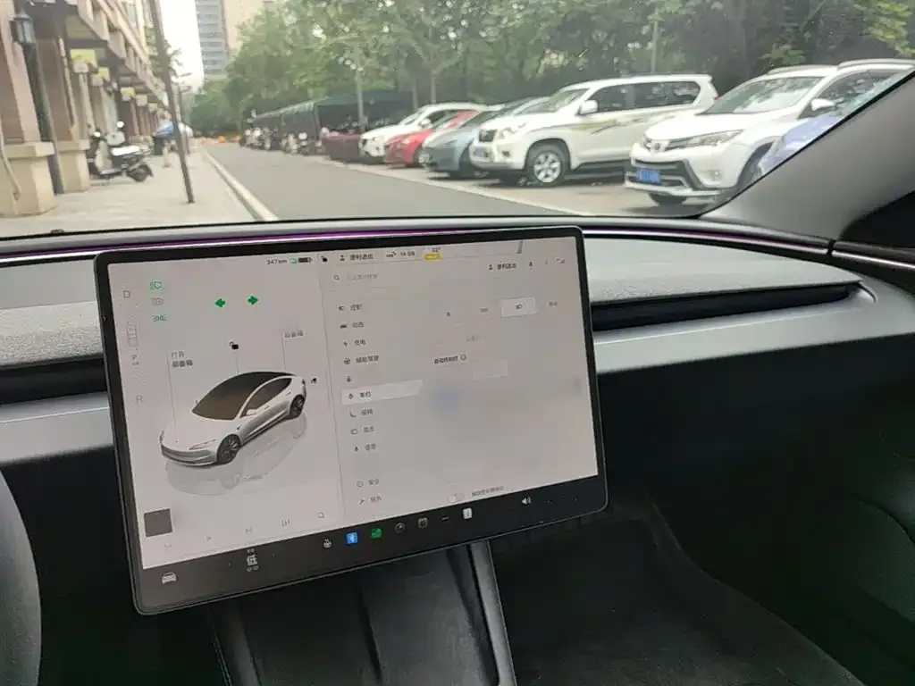 Tesla Model 3 — фото 2