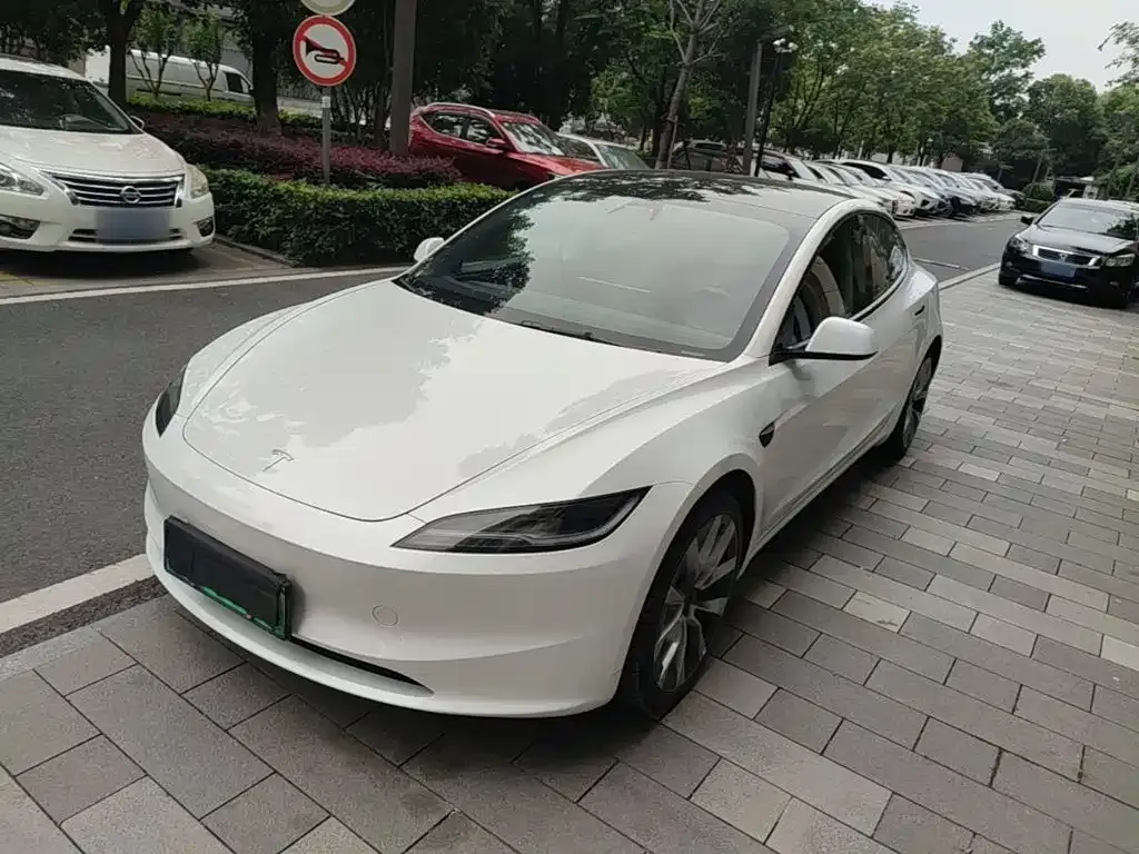 Tesla Model 3 — фото 9