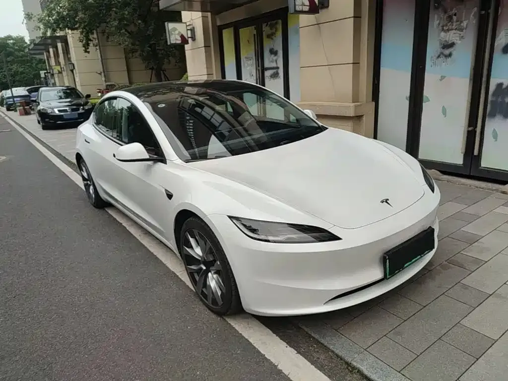 Tesla Model 3 — фото 3