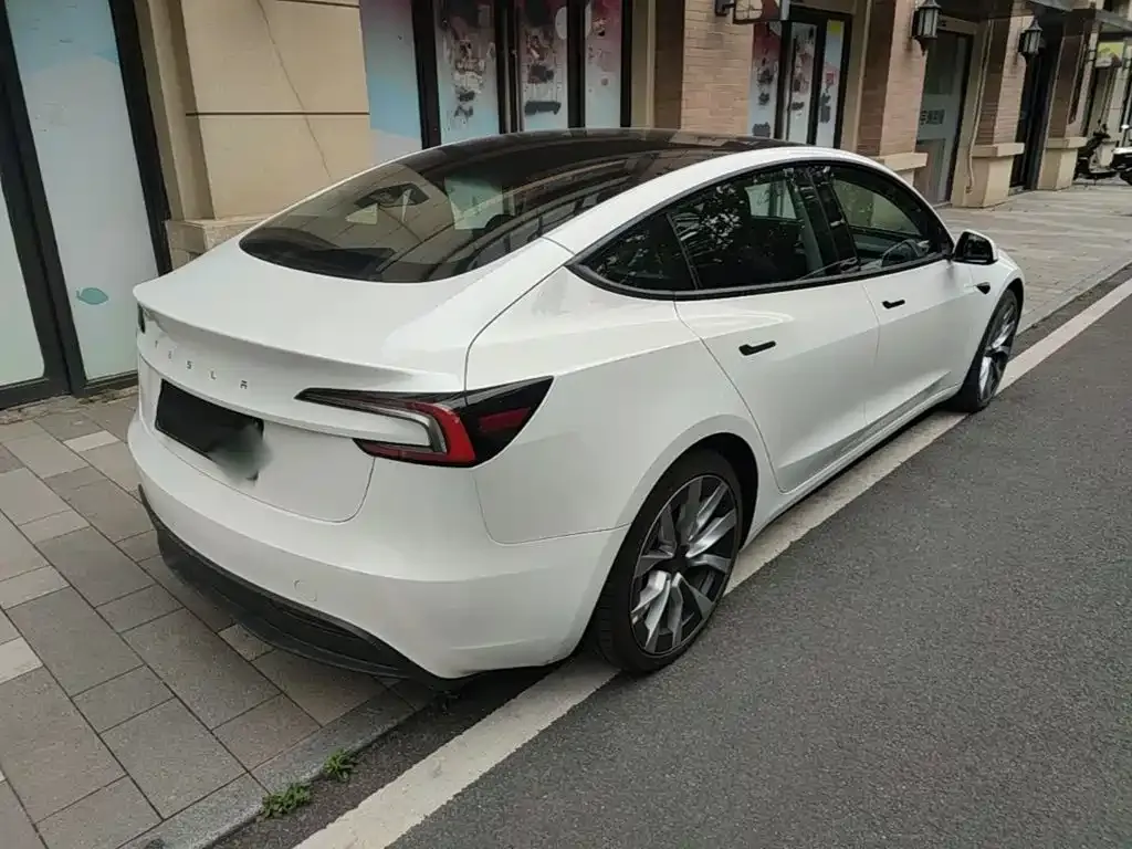 Tesla Model 3 — фото 4