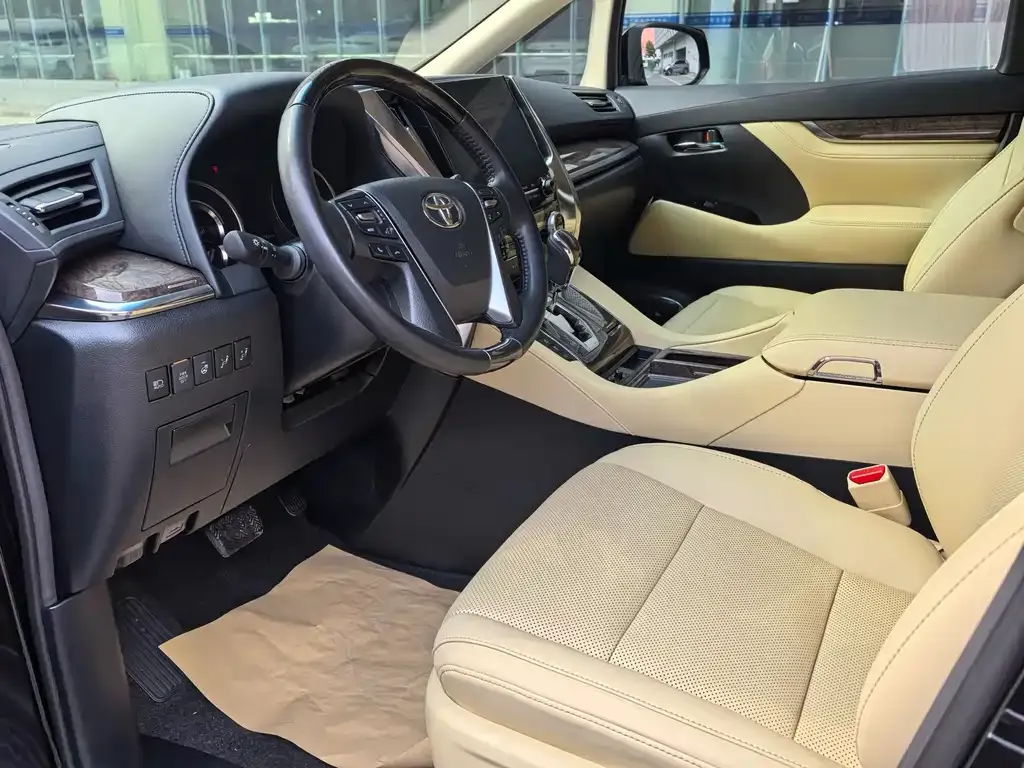 Toyota Alphard — фото 3