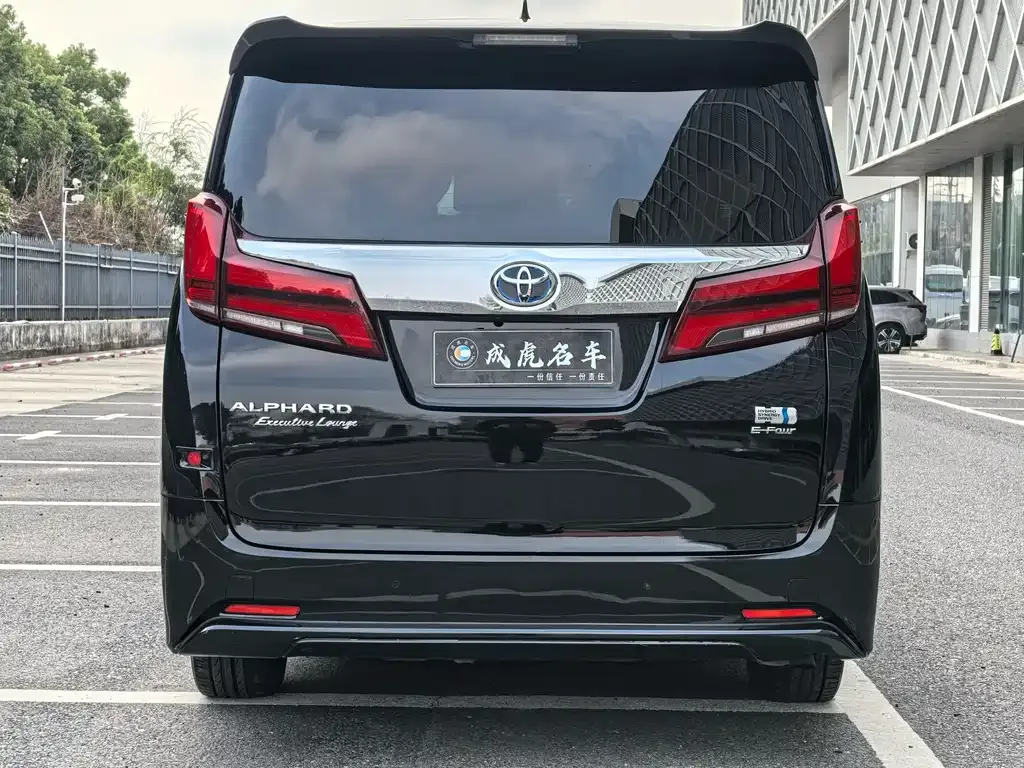 Toyota Alphard — фото 4