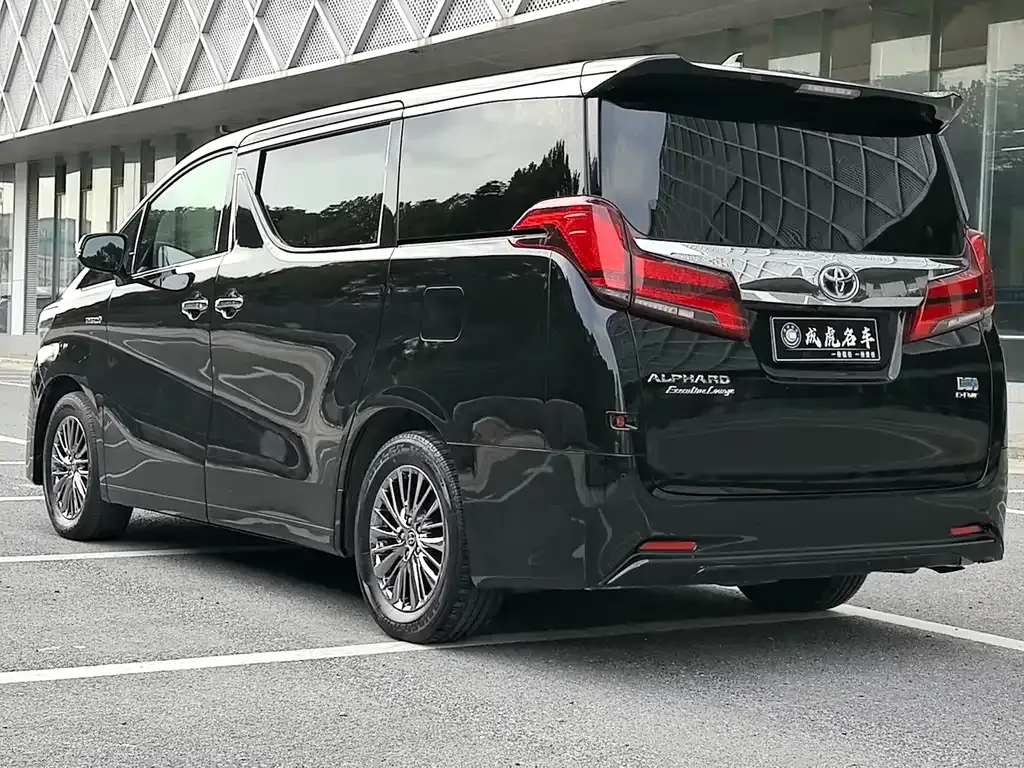 Toyota Alphard — фото 8