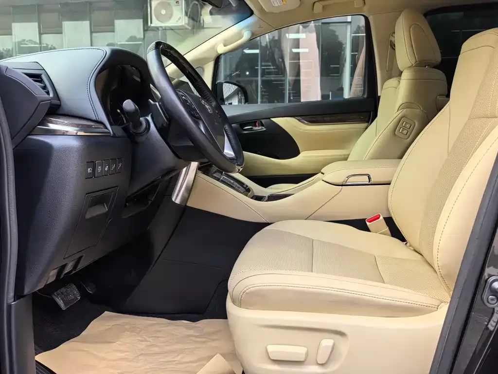 Toyota Alphard — фото 2