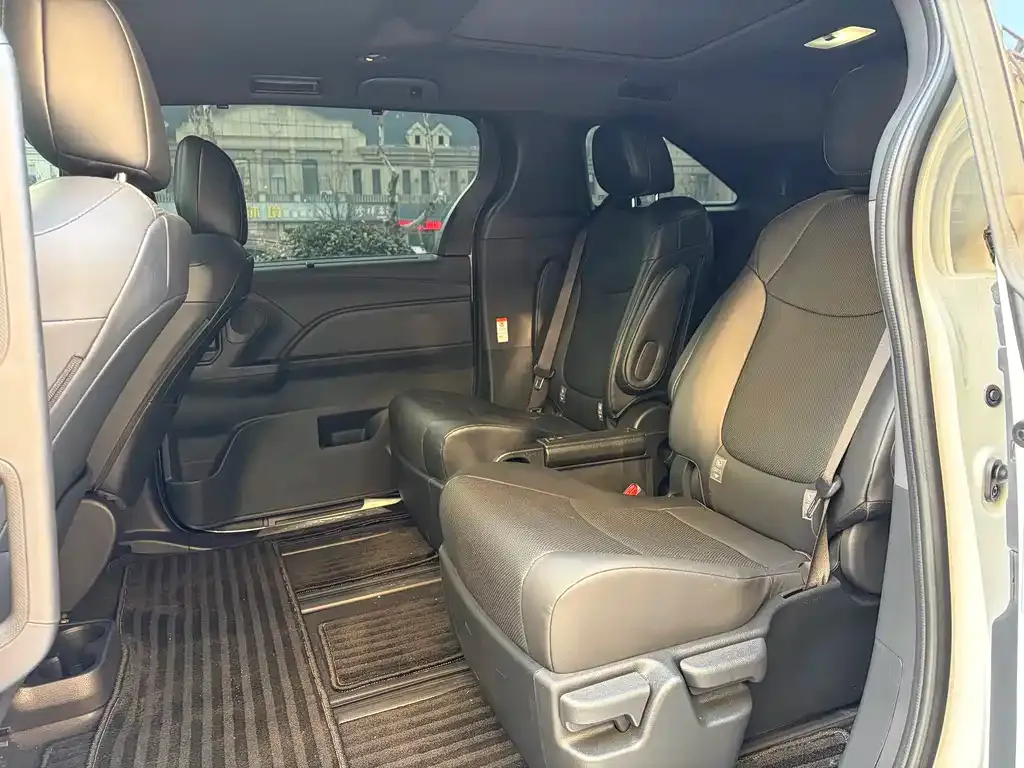 Toyota Granvia — фото 8