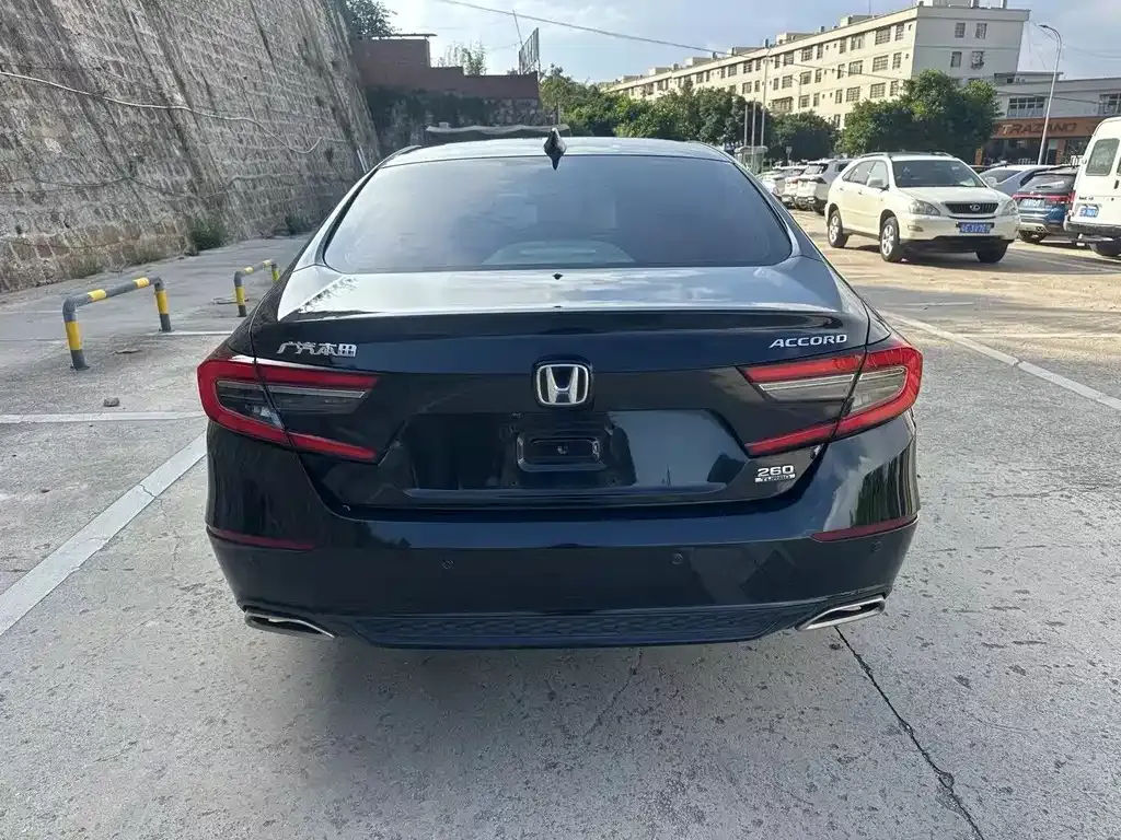 Honda Accord — фото 8