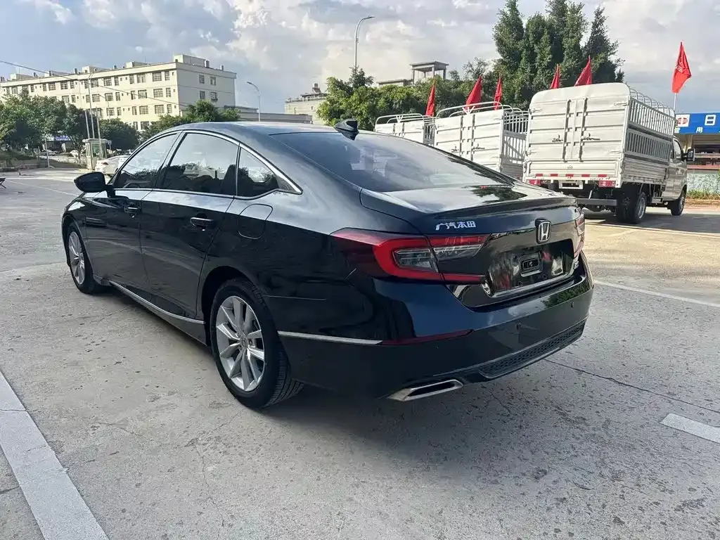 Honda Accord — фото 6