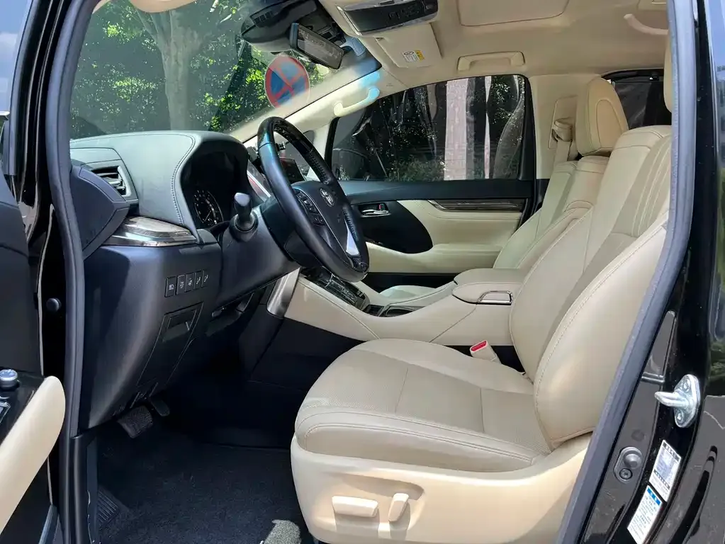 Toyota Vellfire 2021 из CN, фото 2