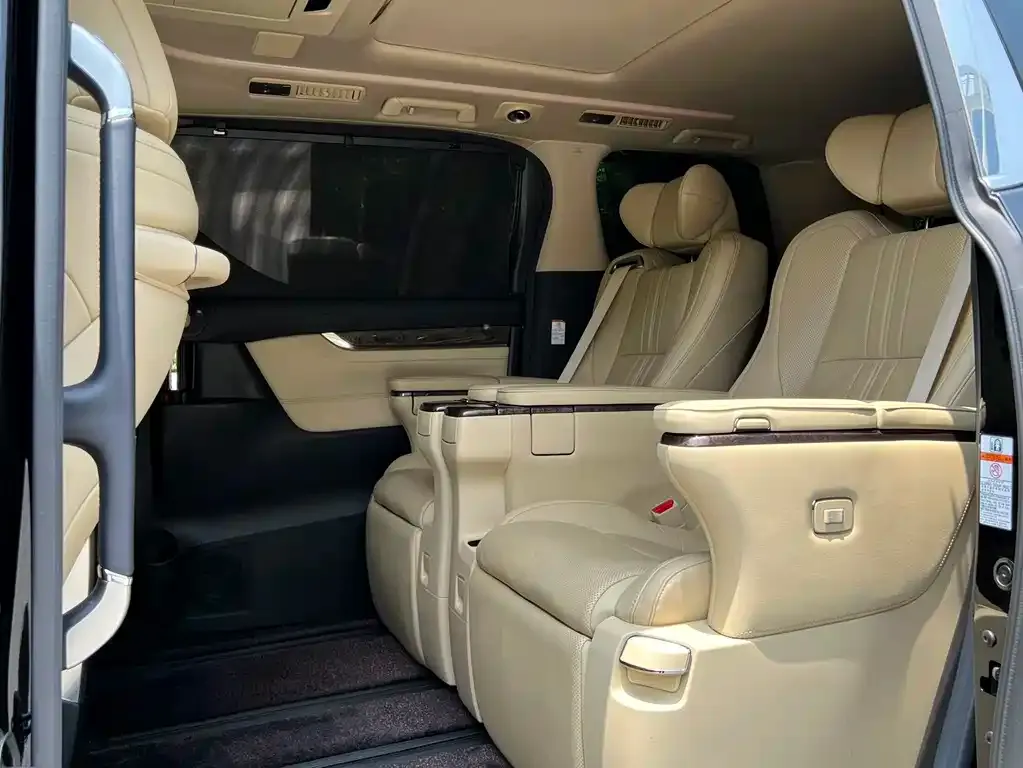 Toyota Vellfire 2021 из CN, фото 8