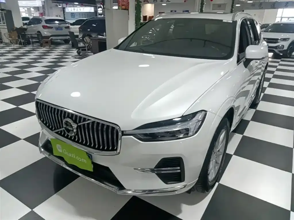 Volvo XC60 — фото 1
