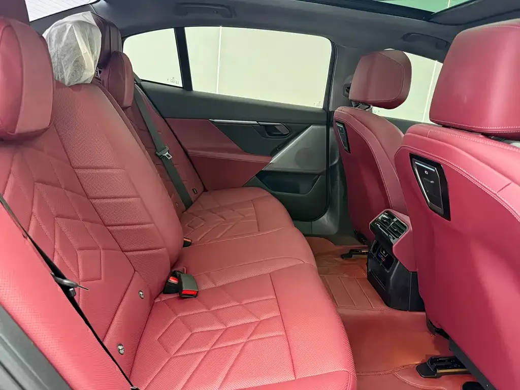 BMW 5 Series — фото 10