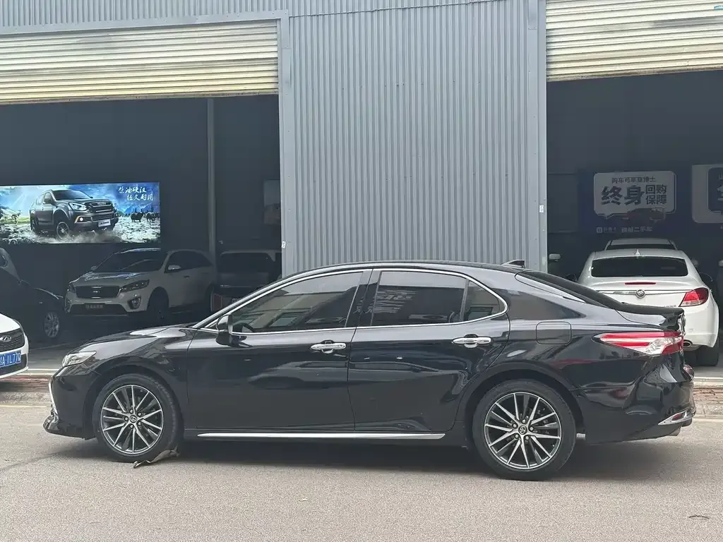 Toyota Camry 2023 из CN, фото 3