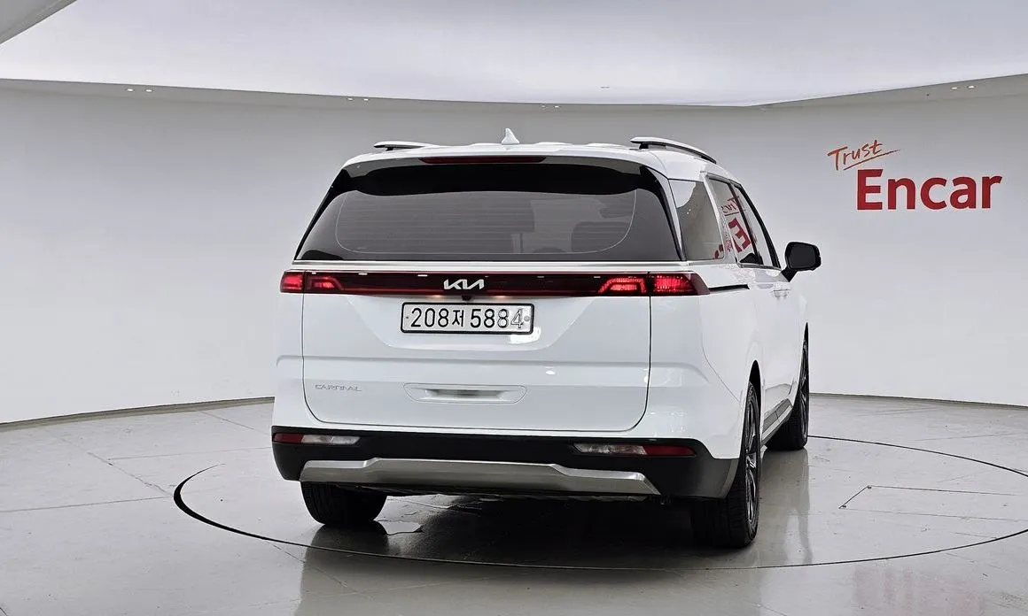 Kia Carnival — фото 10