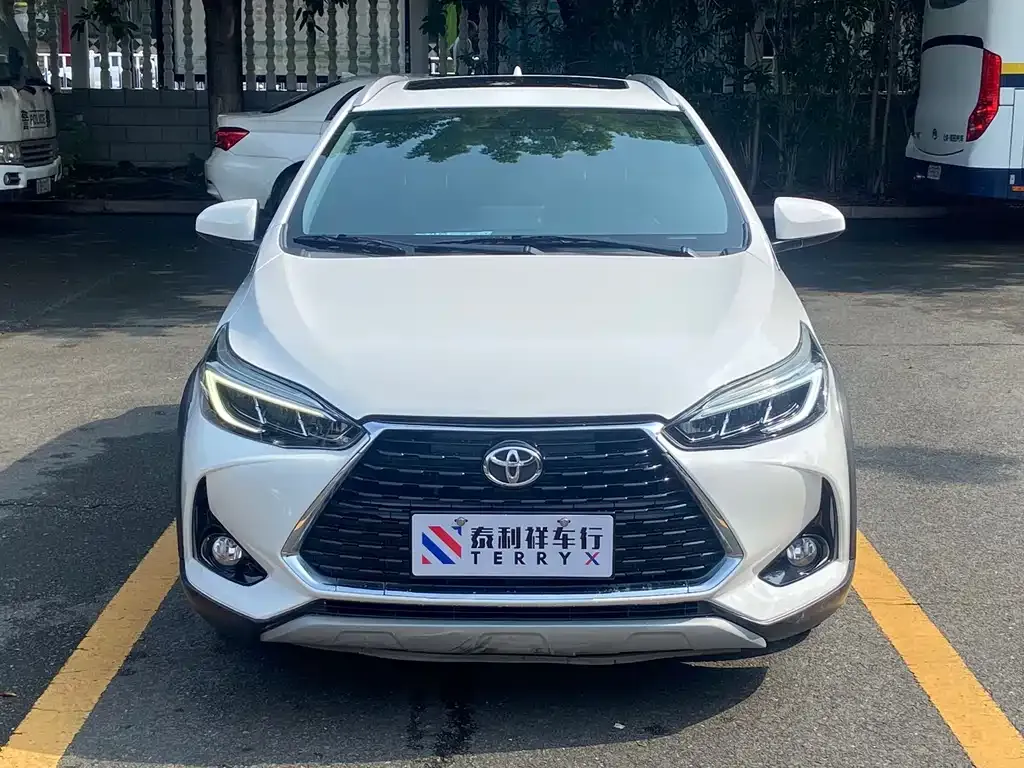 Toyota Yaris L — фото 4