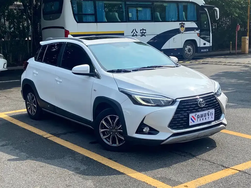 Toyota Yaris L — фото 9