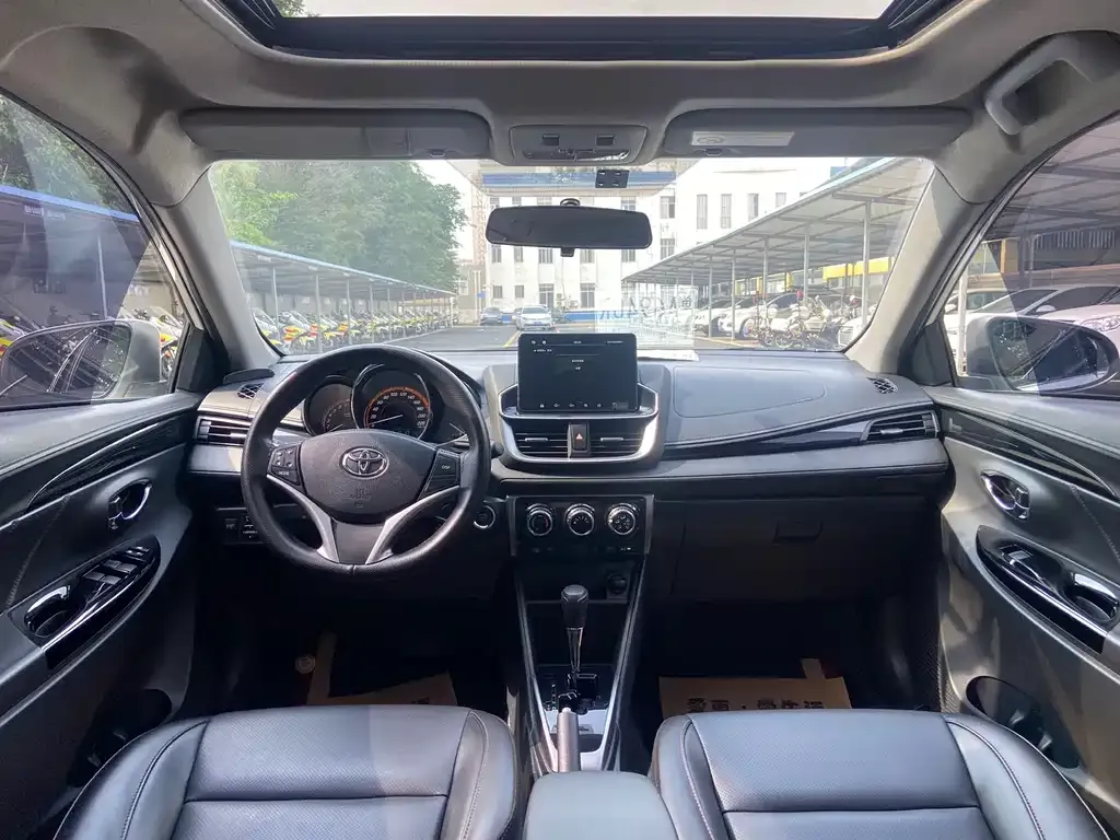 Toyota Yaris L — фото 8