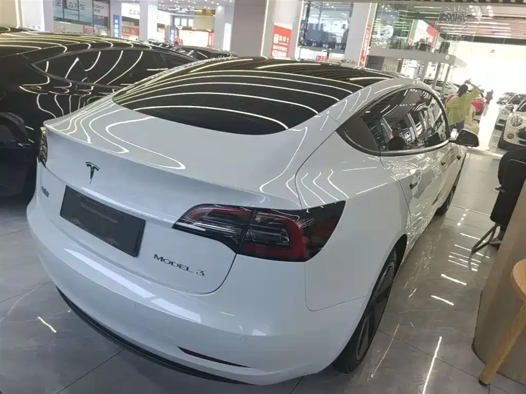 Tesla Model 3 — фото 8