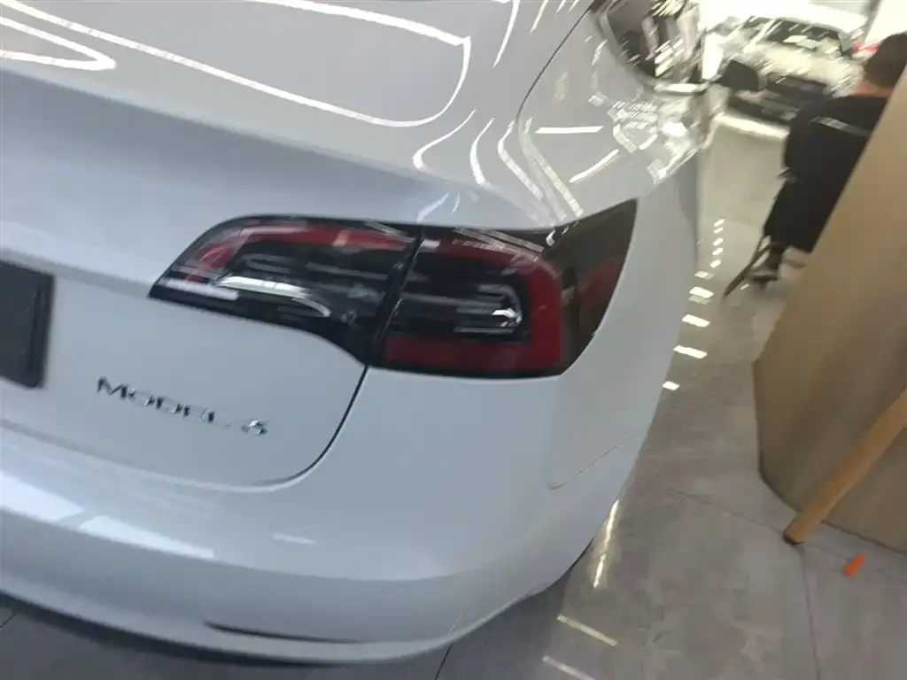 Tesla Model 3 — фото 3
