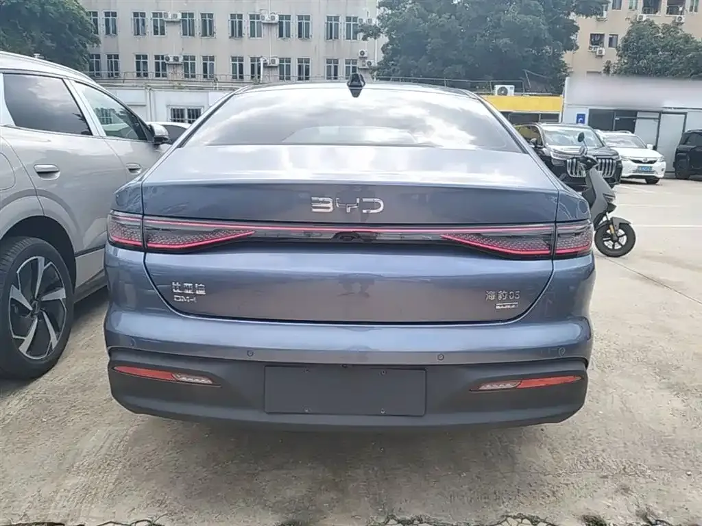 BYD Seal 05 DM-i — фото 8