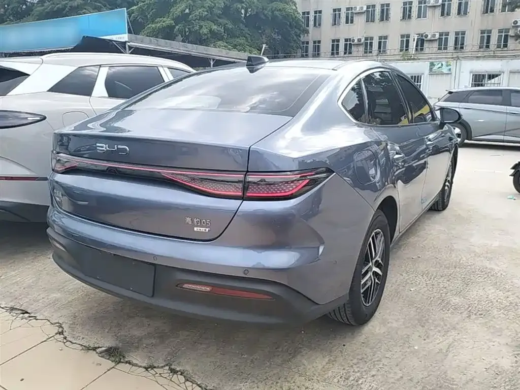 BYD Seal 05 DM-i — фото 10