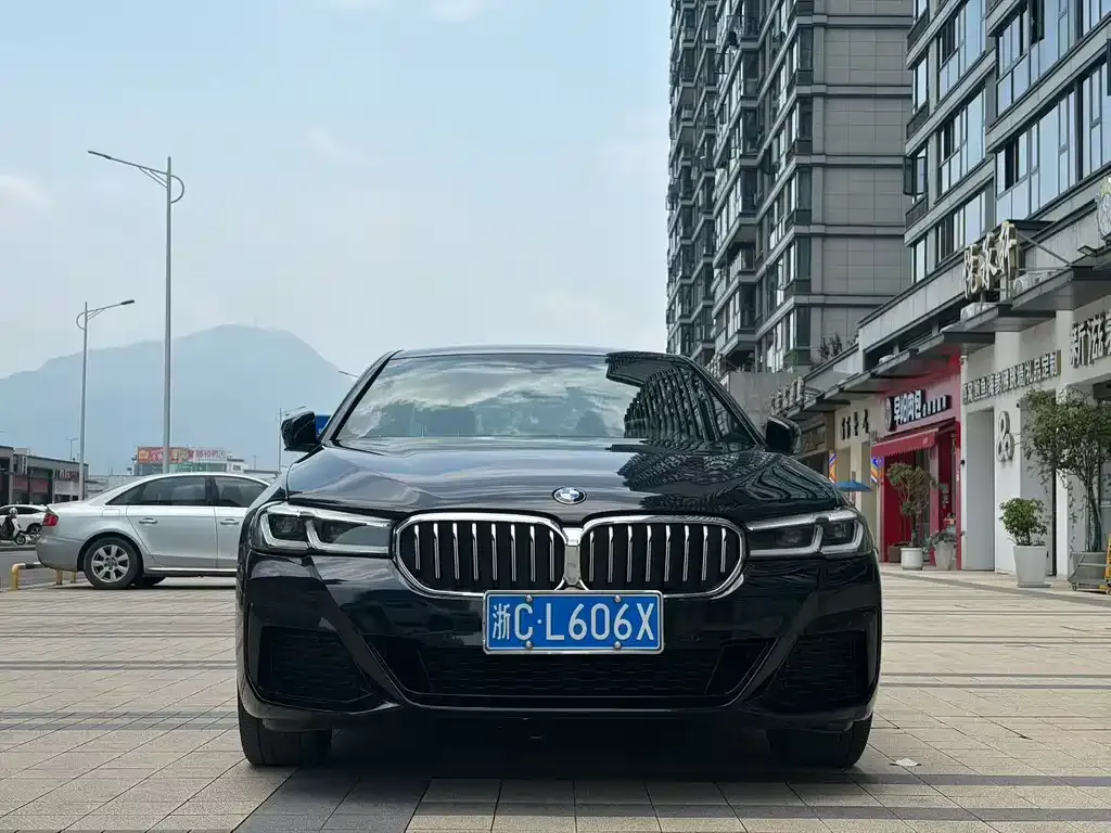 BMW 5 Series — фото 1