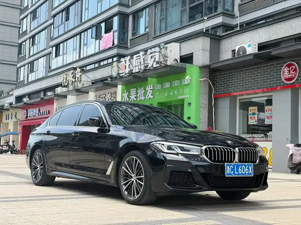 BMW 5 Series — фото 5