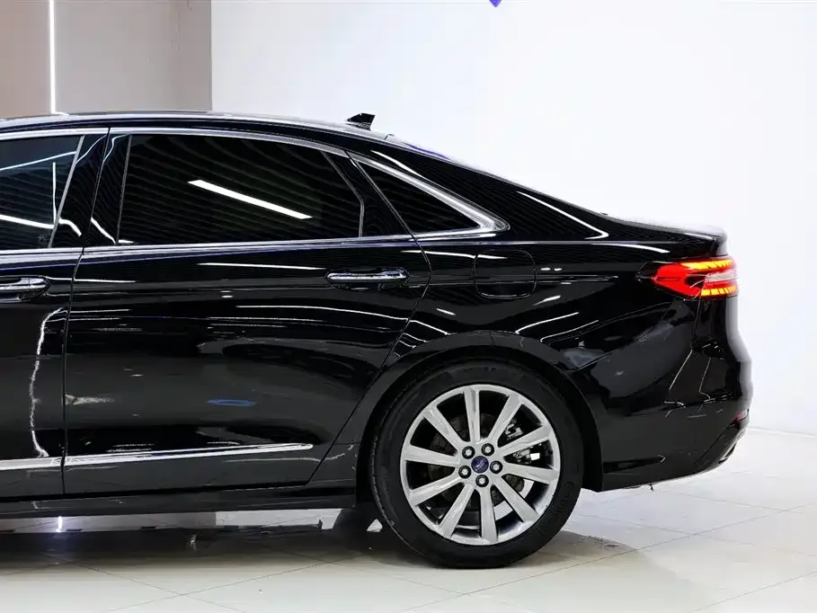 Ford Taurus 2021 из CN, фото 7
