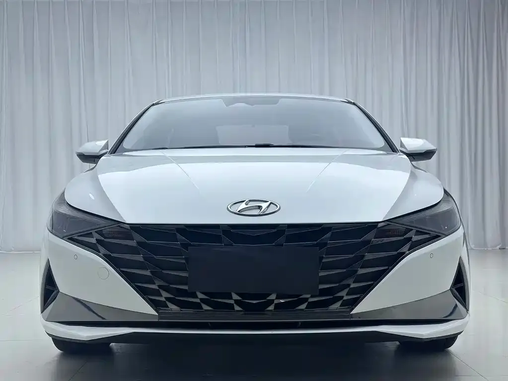 Hyundai Elantra — фото 5