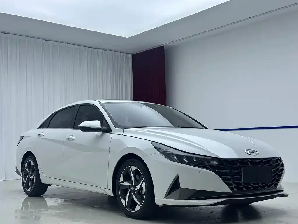 Hyundai Elantra — фото 2