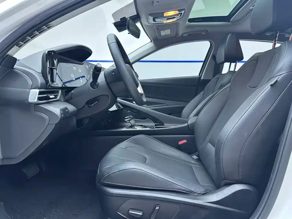 Hyundai Elantra — фото 10