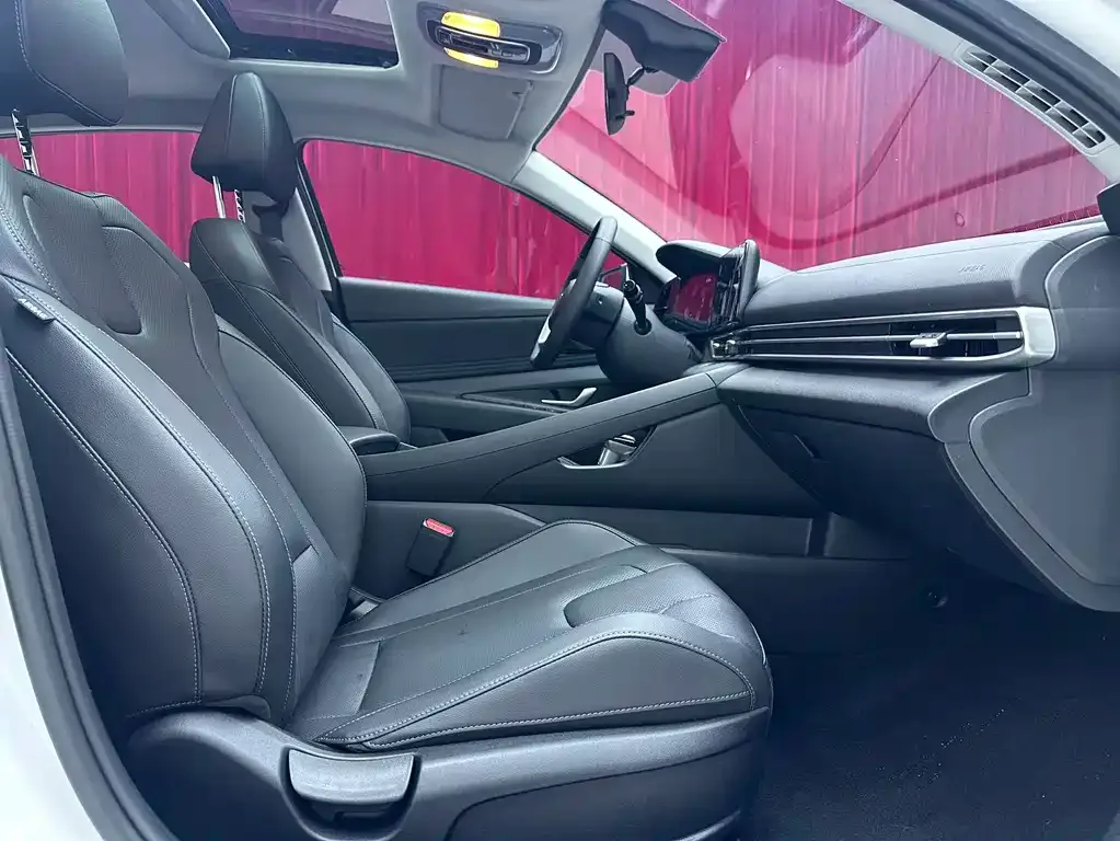Hyundai Elantra — фото 9