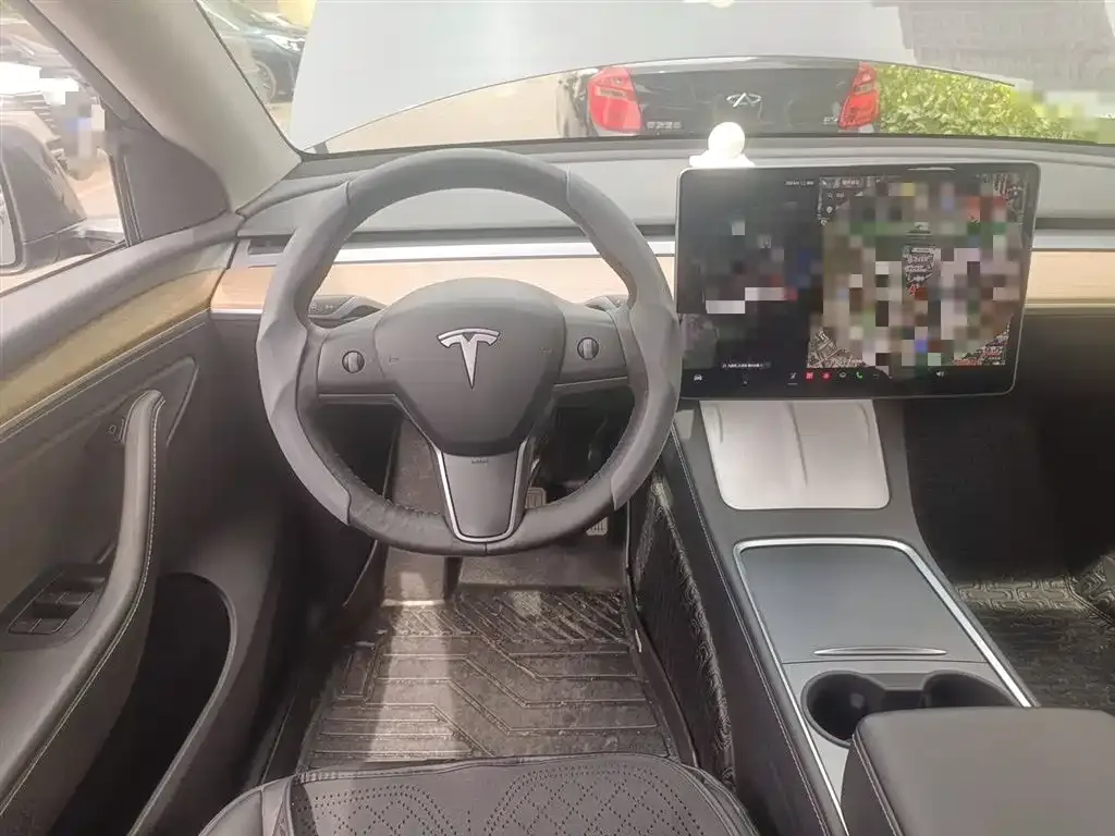 Tesla Model Y — фото 8