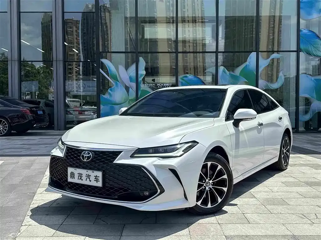 Toyota Avalon — фото 1
