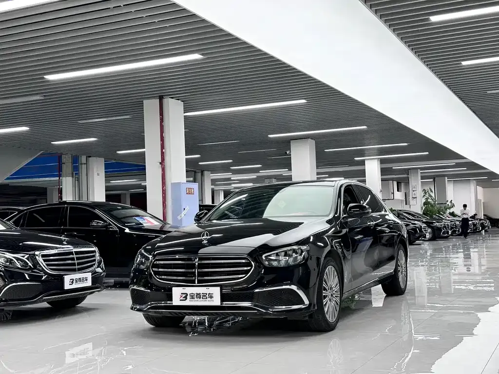 Mercedes-Benz E-Class — фото 1