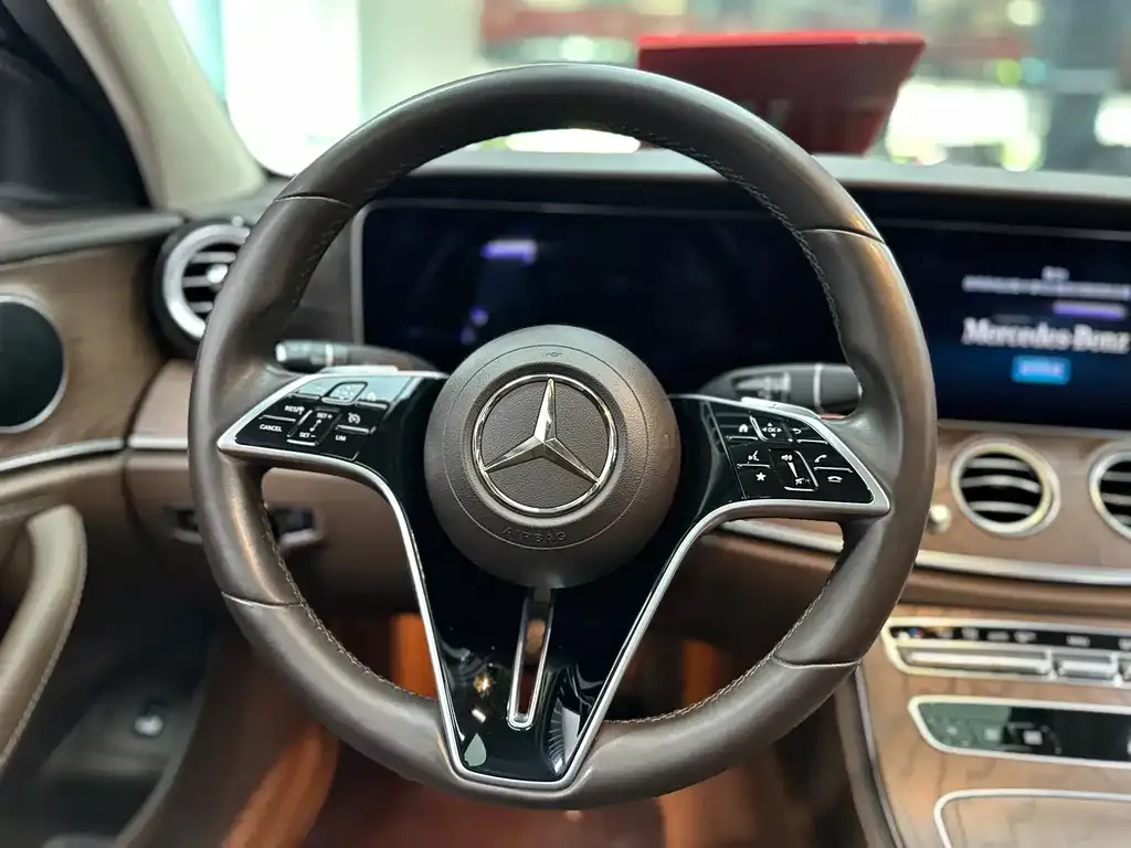 Mercedes-Benz E-Class — фото 5