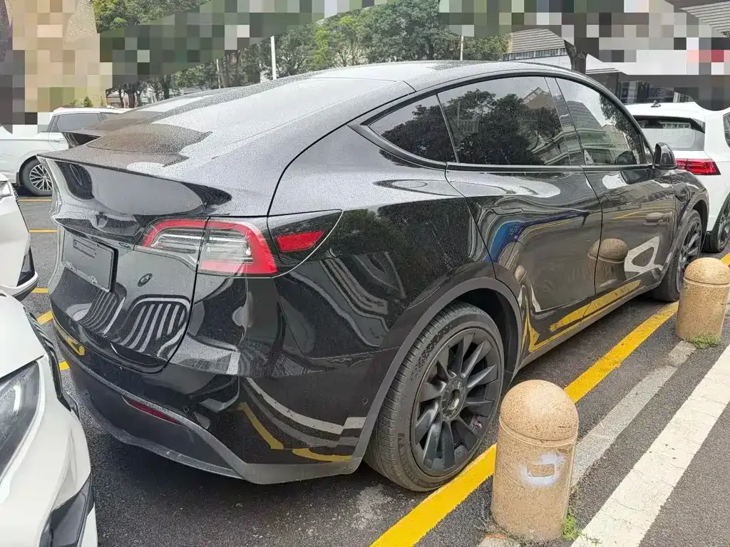 Tesla Model Y — фото 6