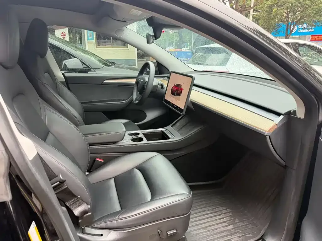 Tesla Model Y — фото 4